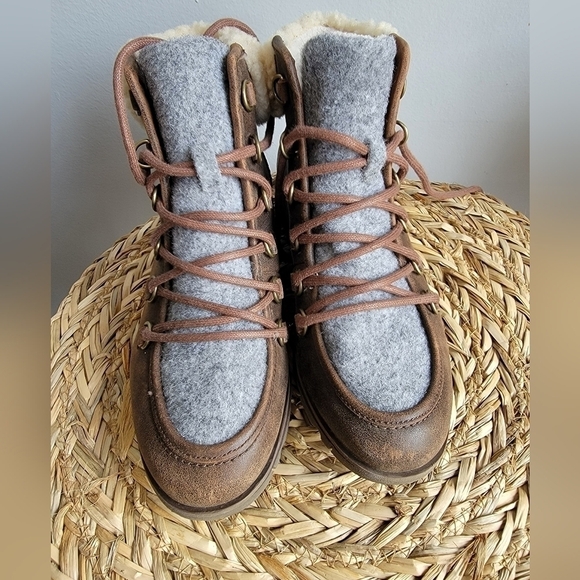 Sorel women's Harlow Lace Cozy waterproof boot women's 6 - Picture 8 of 9